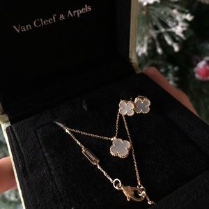 Vancleef & Arpels Necklace / earrings 18k gold
